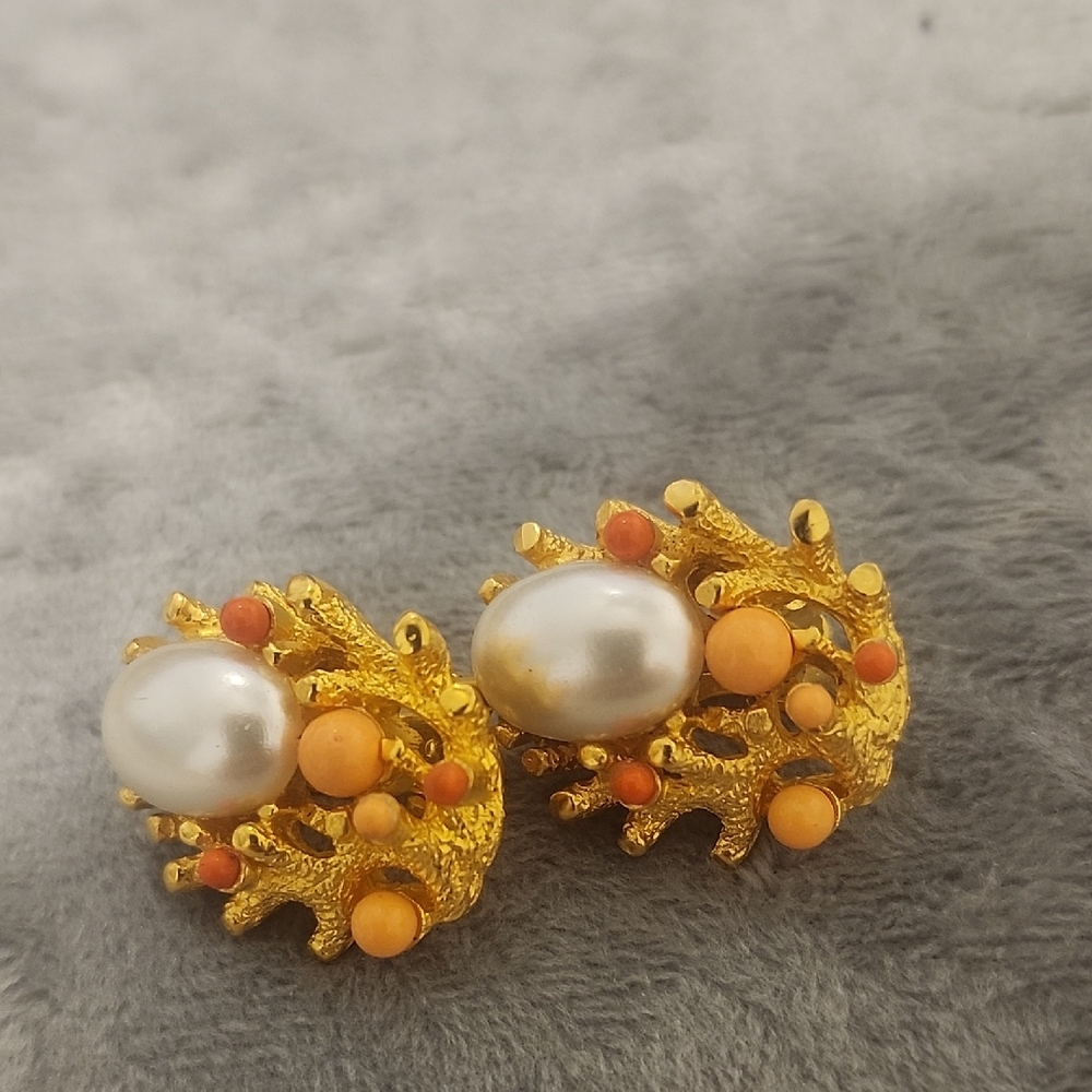Elegant Gold and Pearl Earrings..ivana Trump Vintage